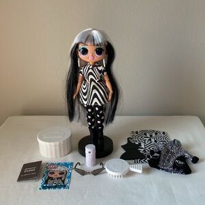 LOL Surprise! OMG Lights Groovy Babe Doll